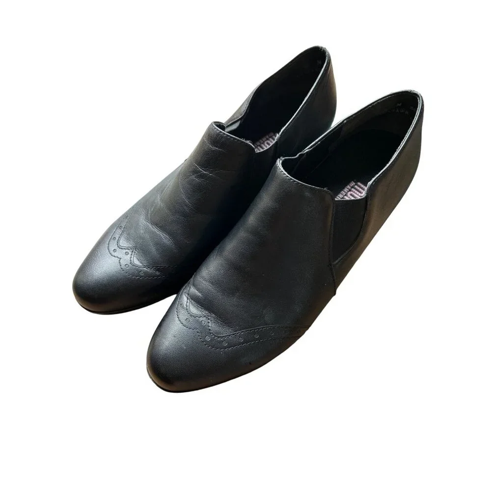 Munro Women's Black Leather Slip-On Heeled WingTip Bootie Size 10